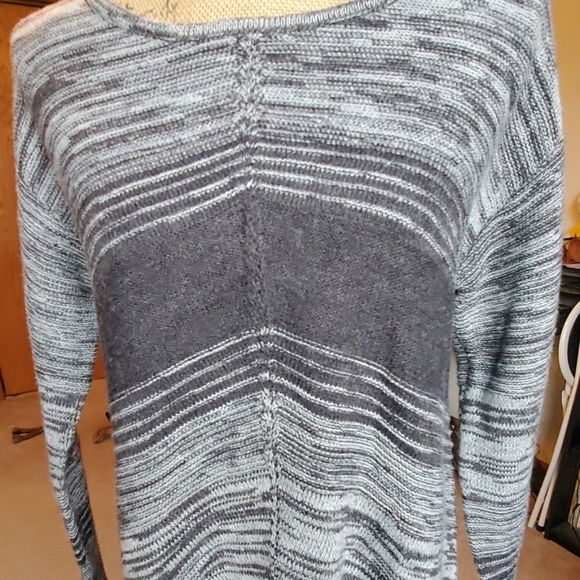 Maurices sweater size Medium - Picture 4 of 8